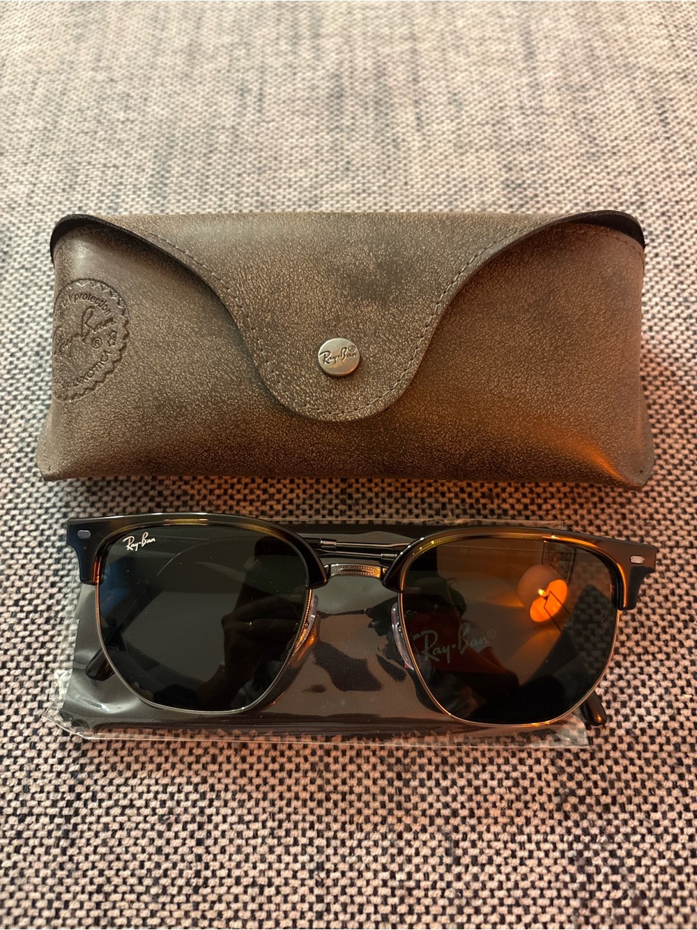 Ray-Ban Clubmaster Sunglasses in Black/Tortoiseshell with green Lenses